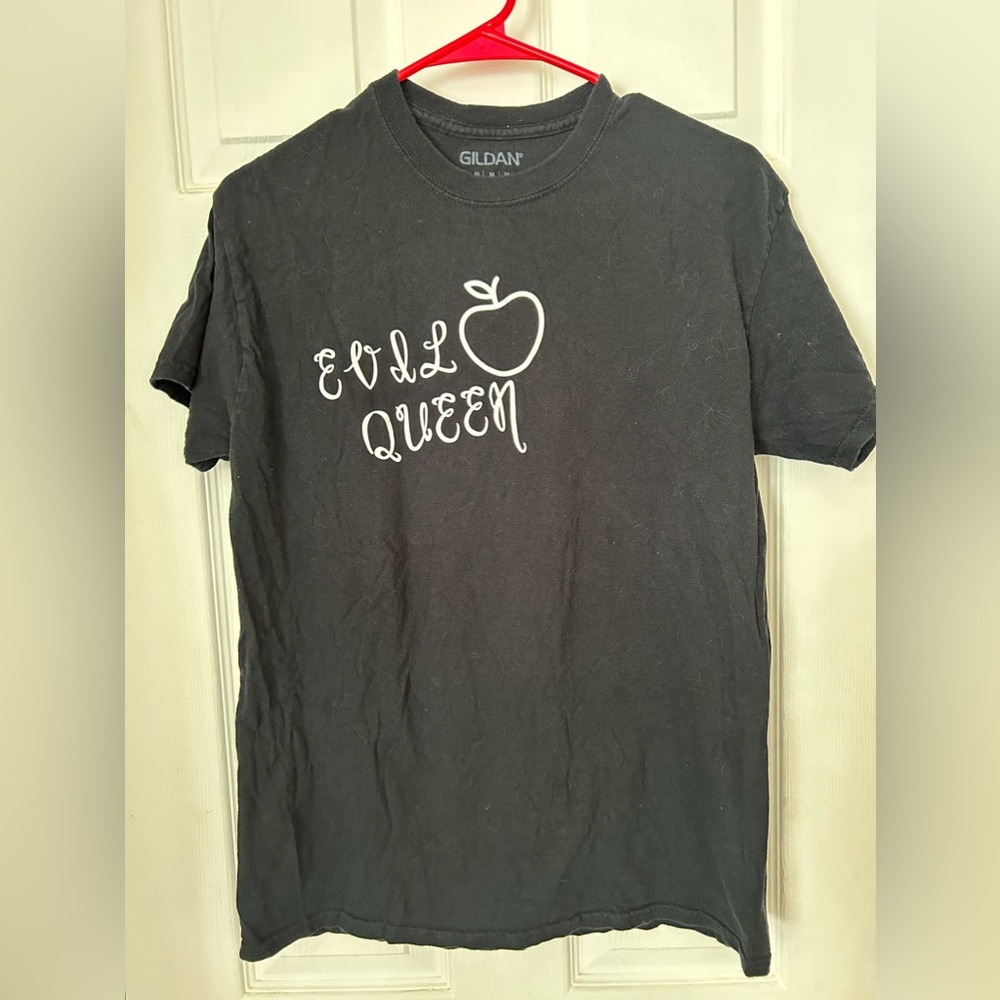 Golden Evil Queen T-shirt medium